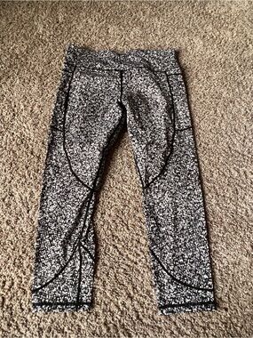 Zyia Black and White Speckled Capri Leggings
